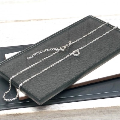Single heart cut out necklace