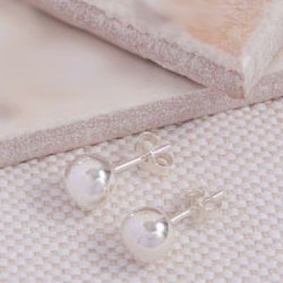 Ball stud earrings 7mm
